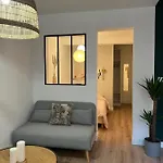 LUMINEUX T2 de 34 m rénové dans le CENTRE-VILLE