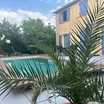 Jolie Maison Provencale Au Volets Bleu