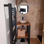 Central And Comfortable Studio, Near Train Station