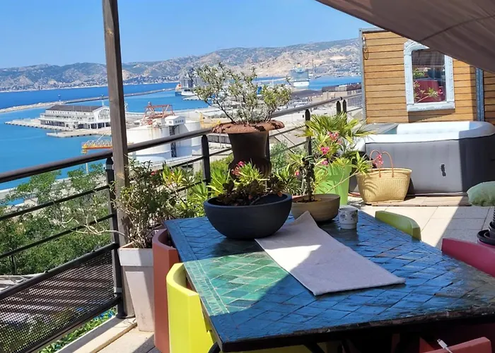 Marseille Autrement Appartement Dans Residence Calme Avec Vue Sur Mer