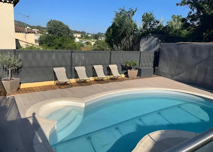 Beautiful Family House With Garden And Pool In A Quiet Area