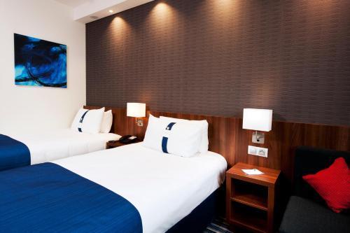 Golden Tulip Airport *