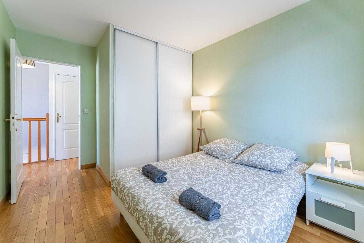 La Joliette; Duplex 2 Chambres, Parking Inclus+ Terrasse+ Ascenseur Marseille