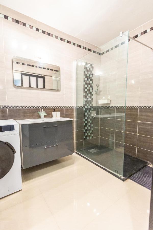 Superbe T4 Renove Spacieux Avec Stationnement Libre Et Gratuit Appartement *