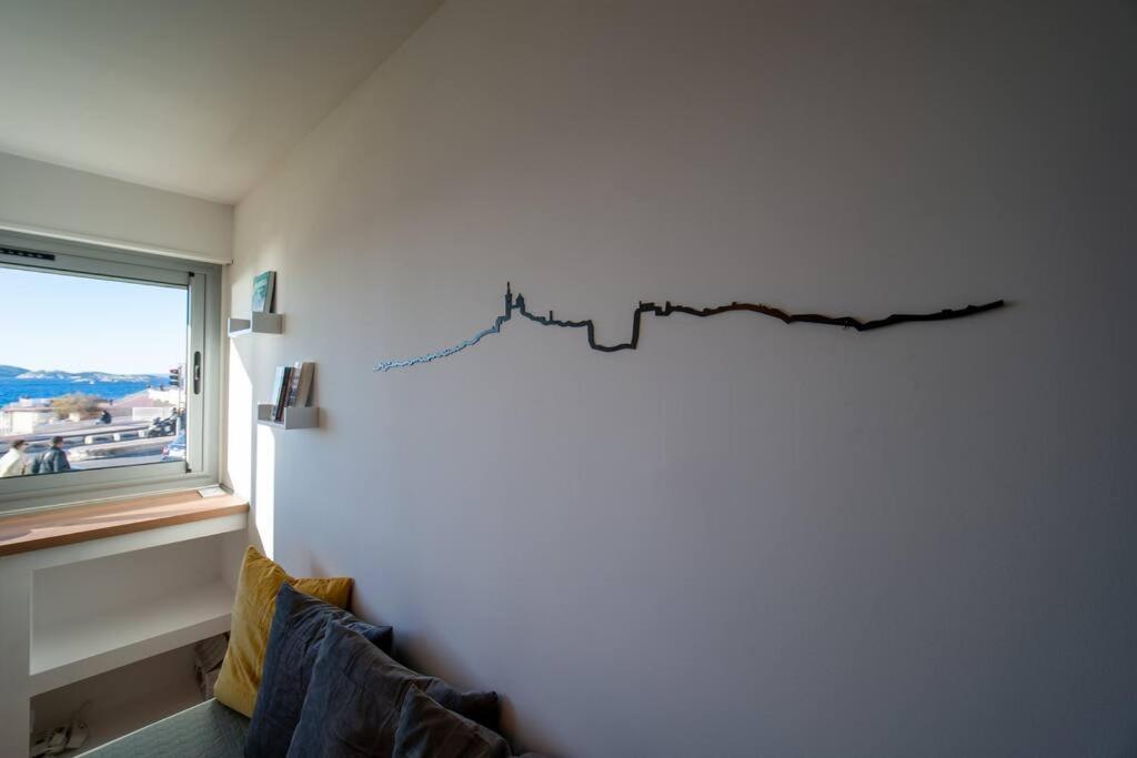 Apartment With Sea View 50m From The Marseille