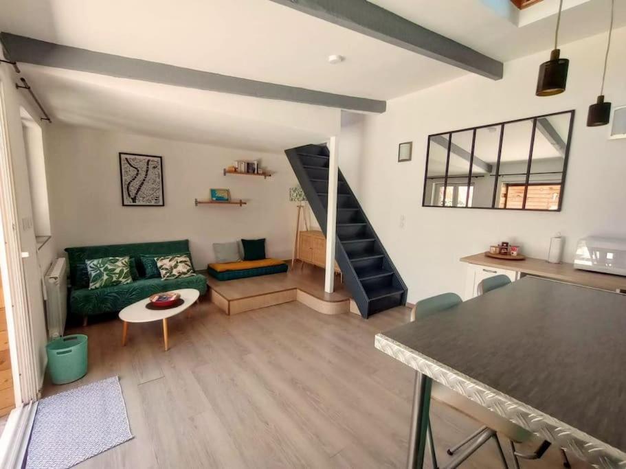 Studio Independant Avec Patio Au Coeur De Appartement *