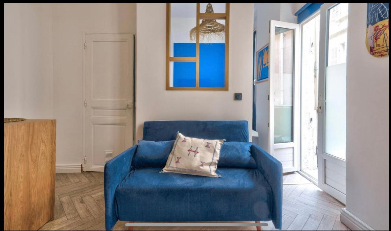 Proche Du Vieux-port, Avec Balcon *