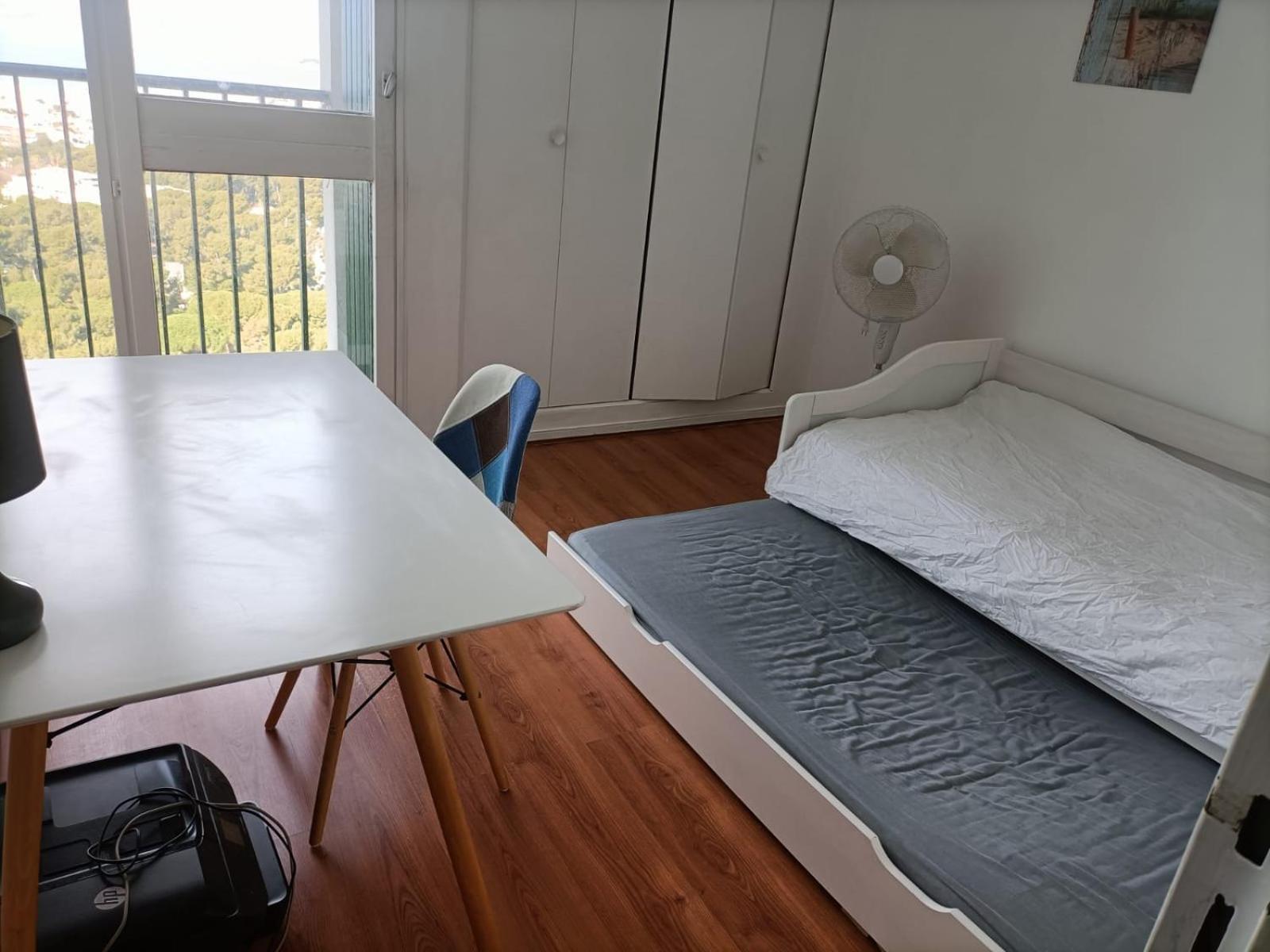 Apartment Vue Et Montagne Dans Parc Du Roy D'espagne, Up To 7 People