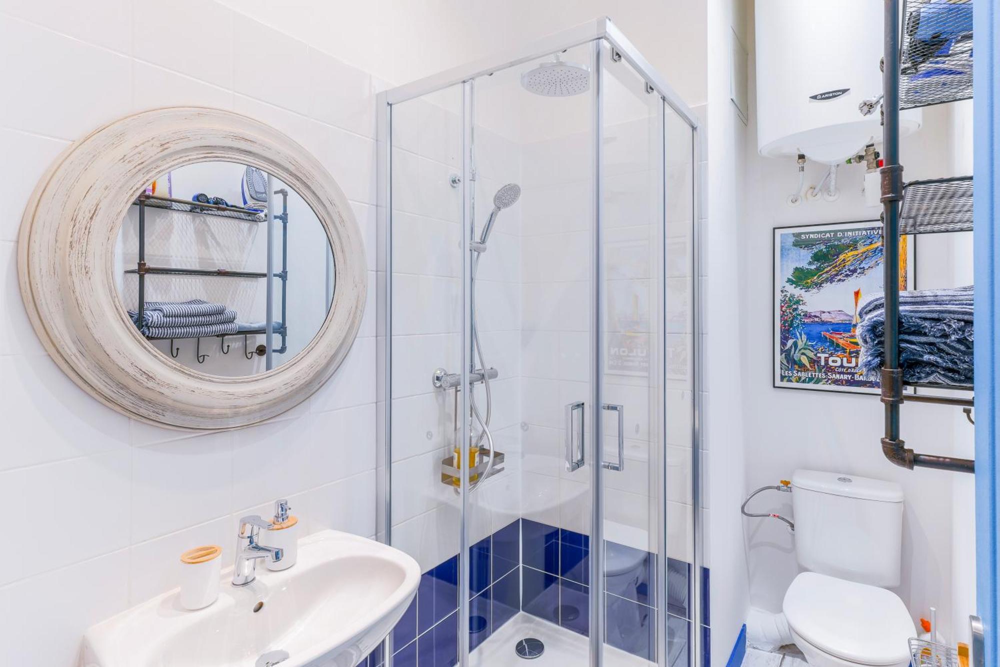 Le Grand Bleu 29m2, 120m Vieux-port , Clim ,wifi, Acces Autonome Avec Code *