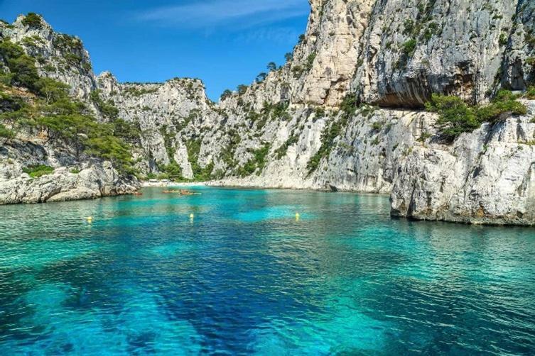 Magnifique Haut De Les Camoins Holiday home