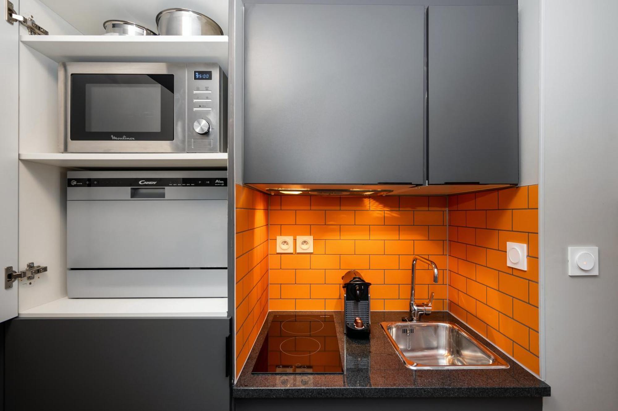 Staycity Centre Vieux Port Apartahotel 3*