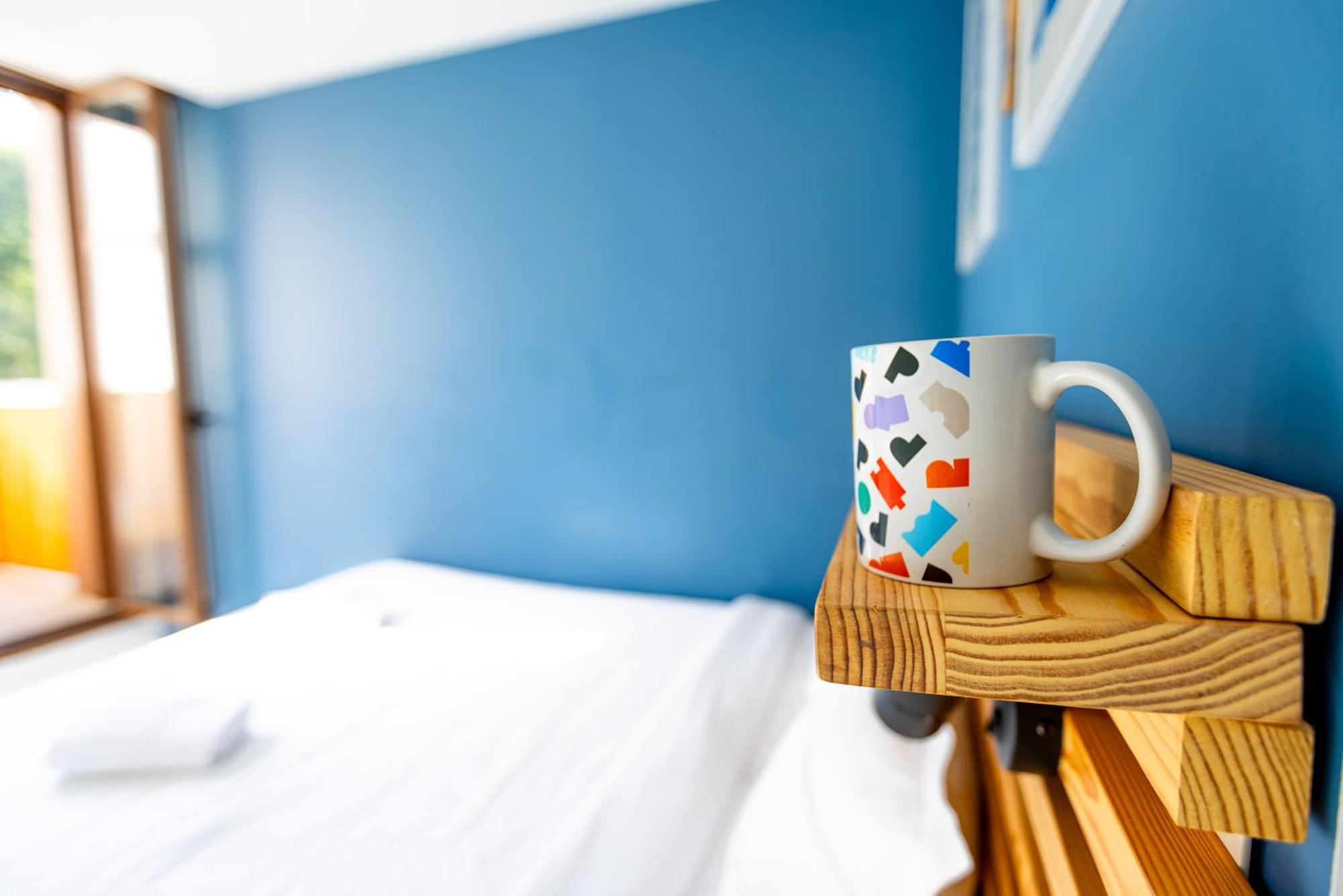 The People - Hostel