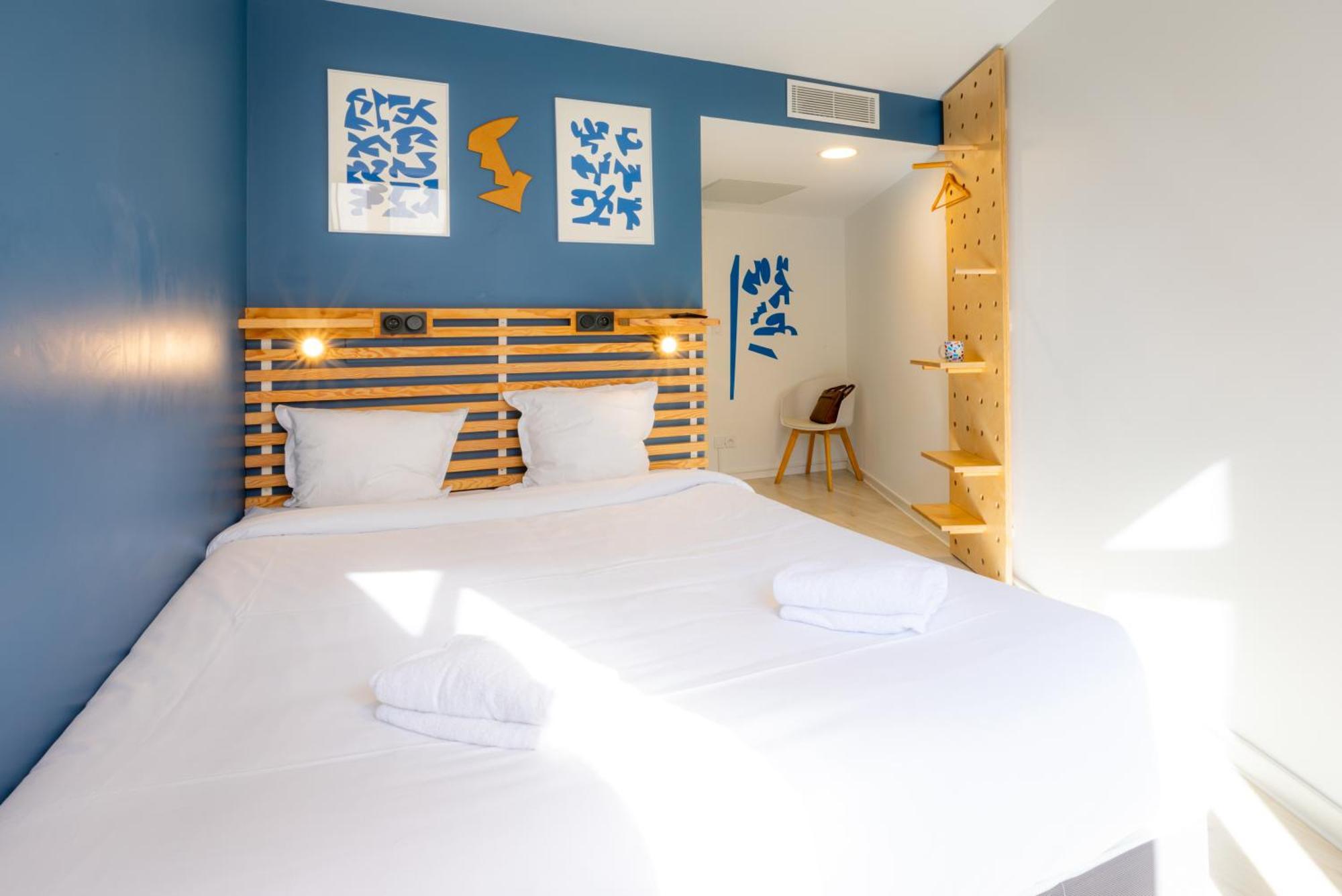 The People - Hostel