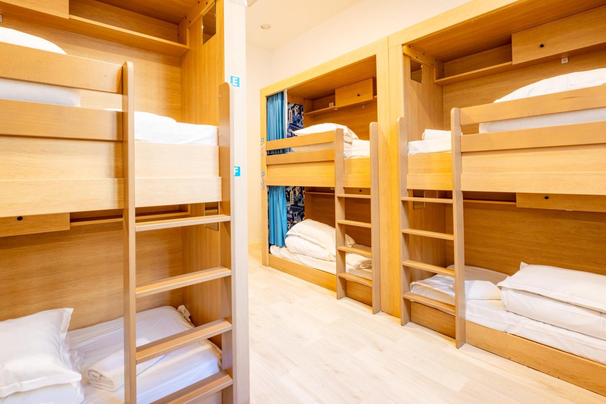 The People - Hostel *