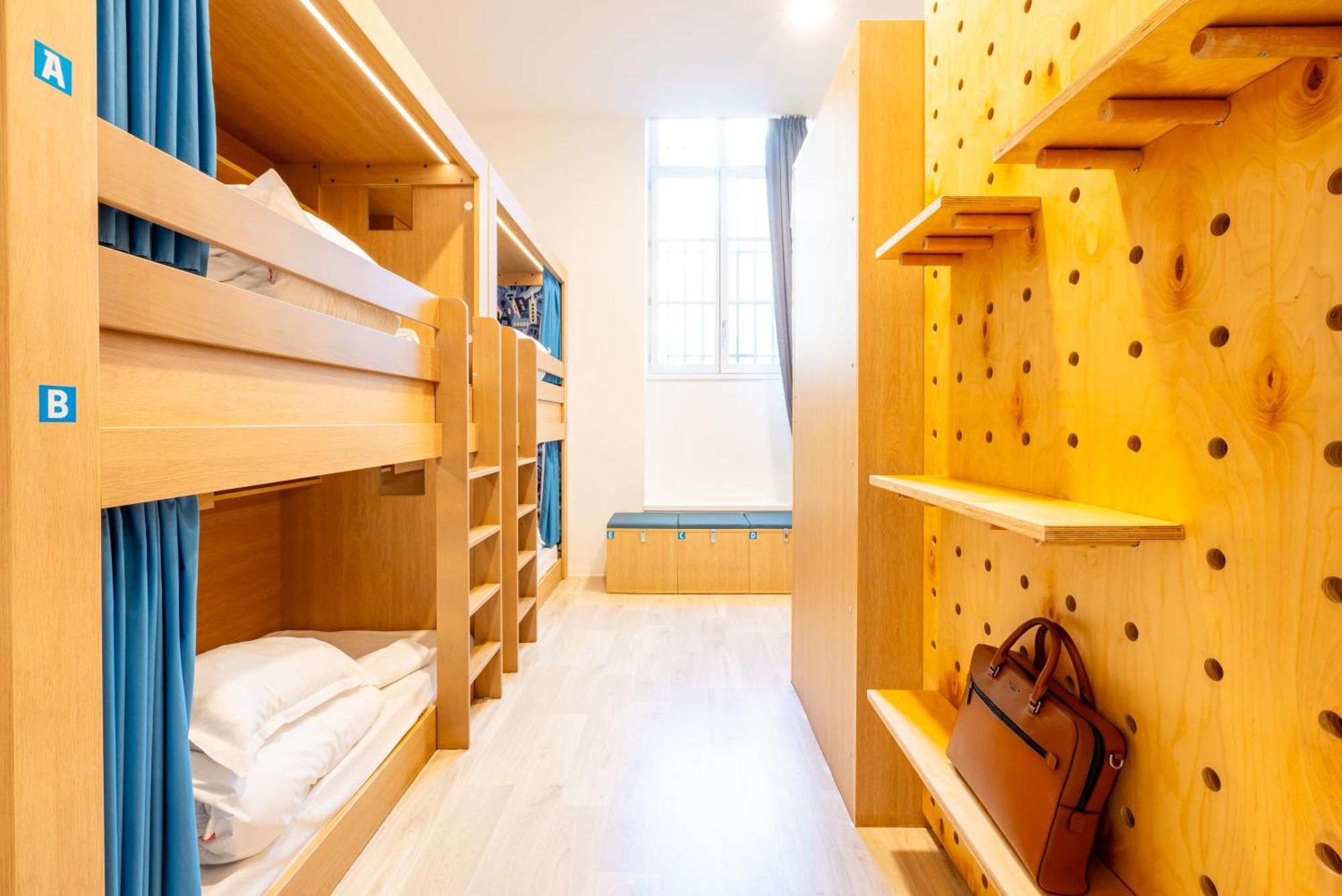 The People - Hostel