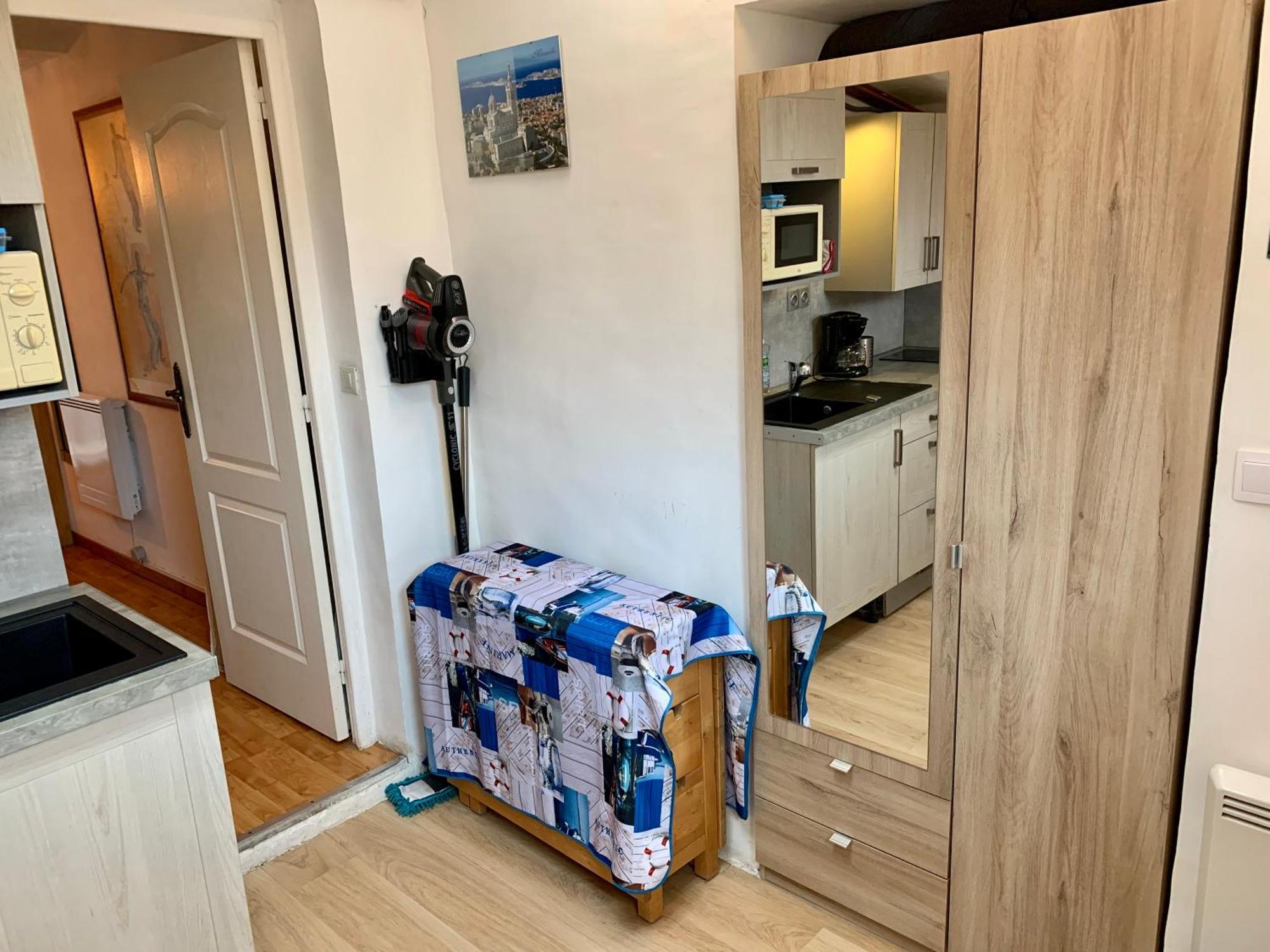 T2 Equipe Au Calme + Terrasse A 1 Km De La Holiday home Marseille