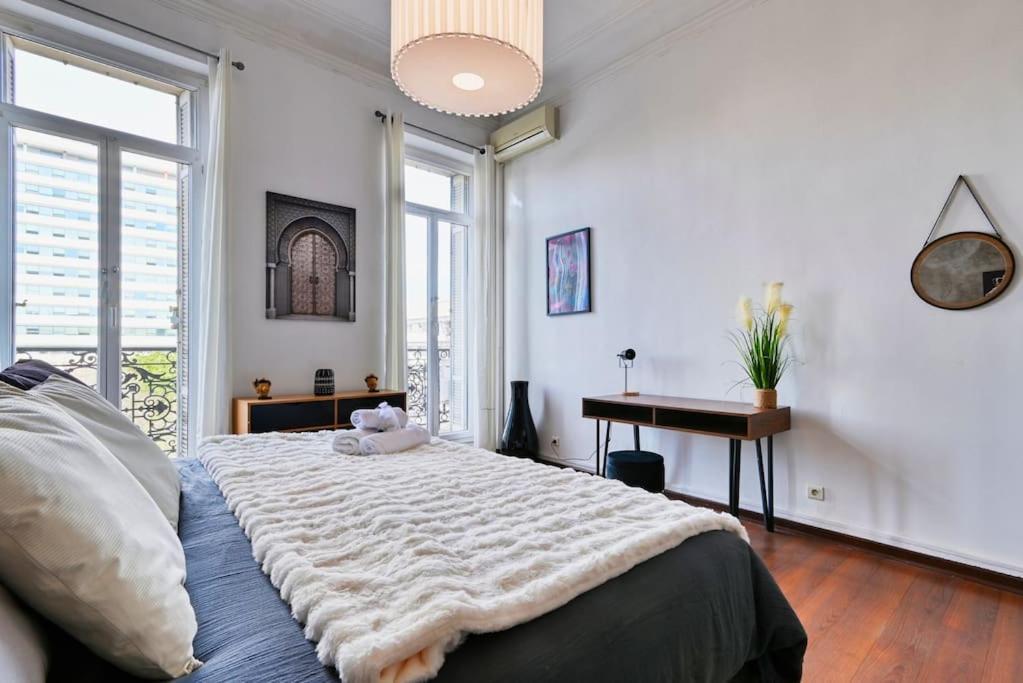 Spacieux Et Elegant A Chave Centre Apartamento