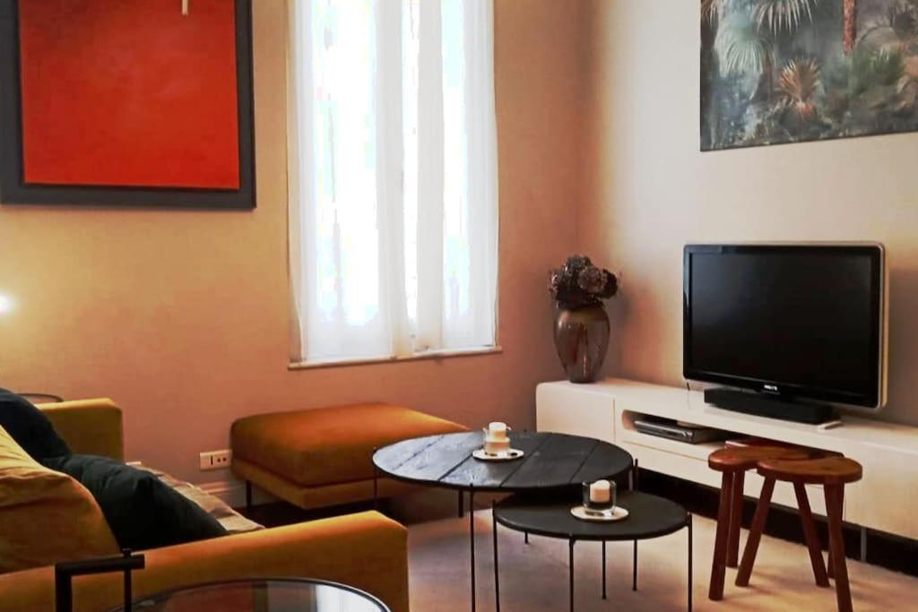 Le Voilier 100 M Cours Julien Apartment *