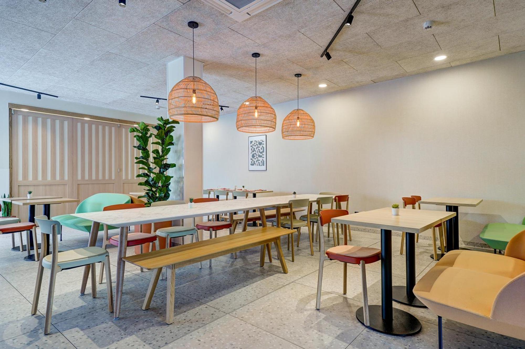 Ibis Styles Palais Des Congres Velodrome Hotel 3*