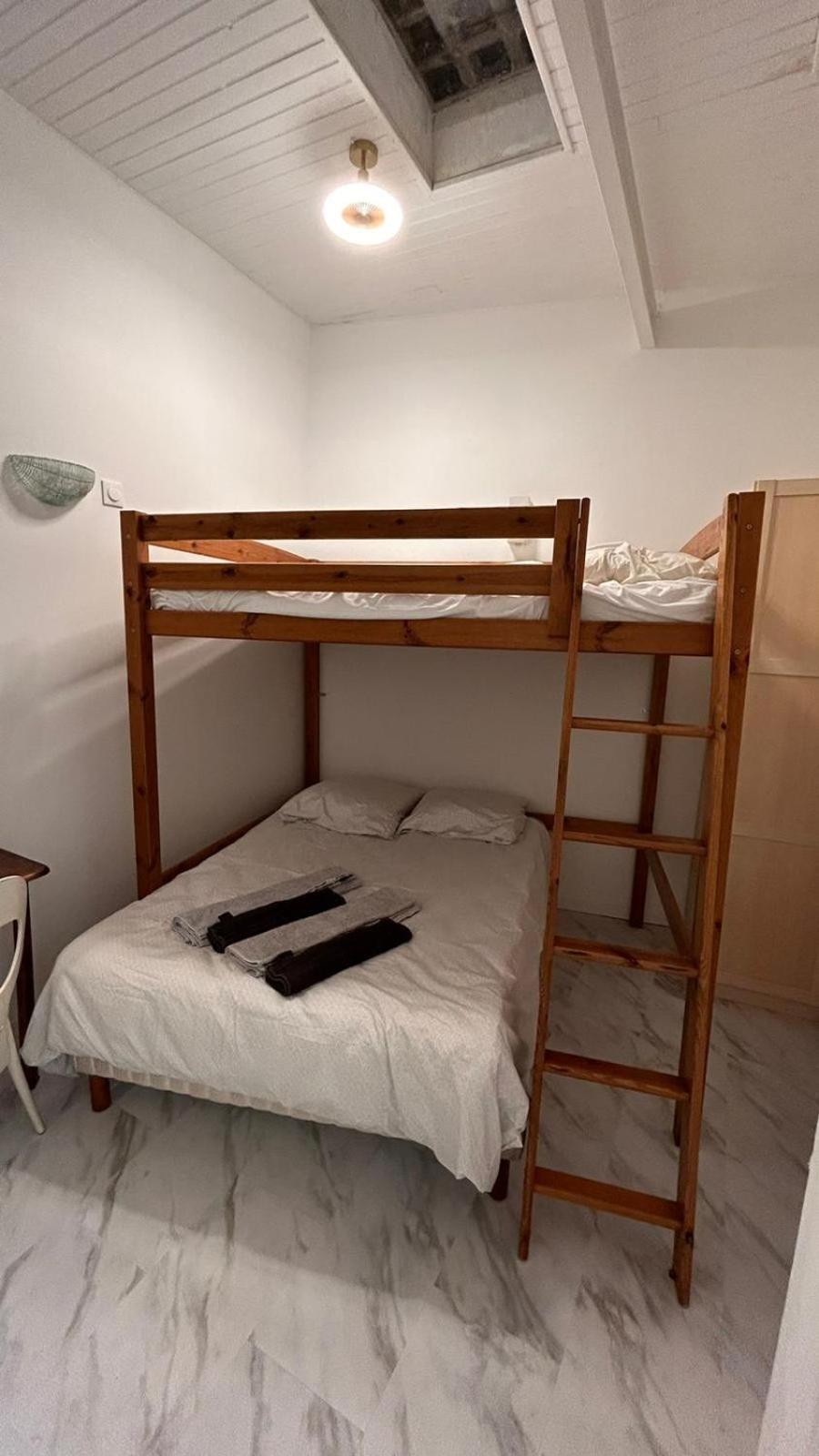 Homestay Bed And Breakfast Chez L'Habitant Marseille