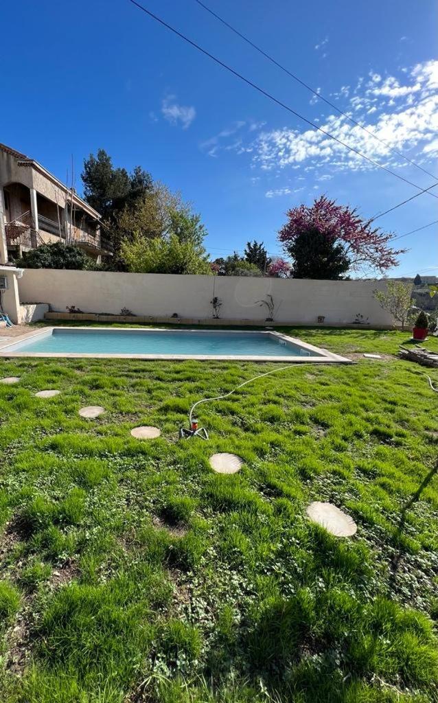 Maisonnette Avec Jardin Piscine Non Accessible Marsella