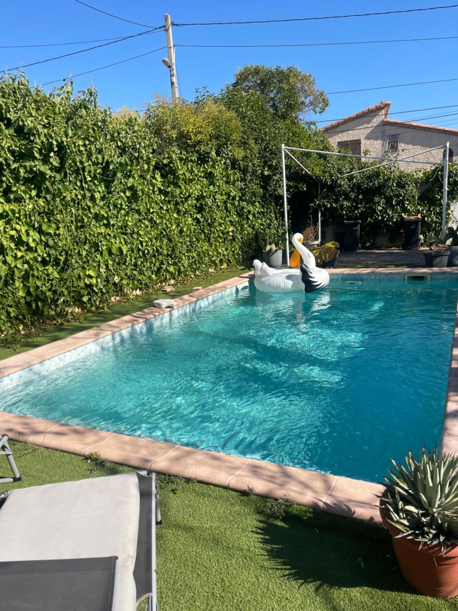 Chambre Prive Avec Piscine ,parking Et Cuisine Prive Hospedagem domiciliar