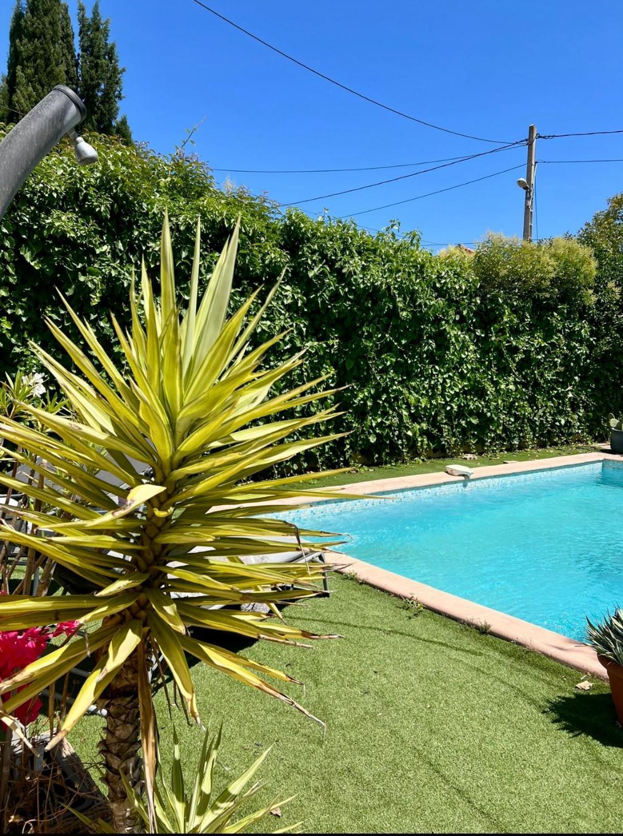Hospedagem domiciliar Chambre Prive Avec Piscine ,parking Et Cuisine Prive *