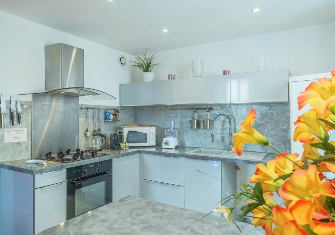 La Charmerie Duplex Climatise A 5min Du Vieux Port Apartment