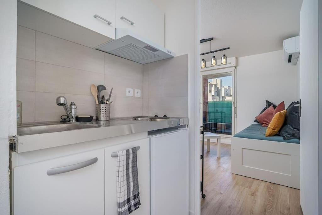Apartment Climatise Avec Terrasse Equipe A 5min De La Gare St Charles Marseille