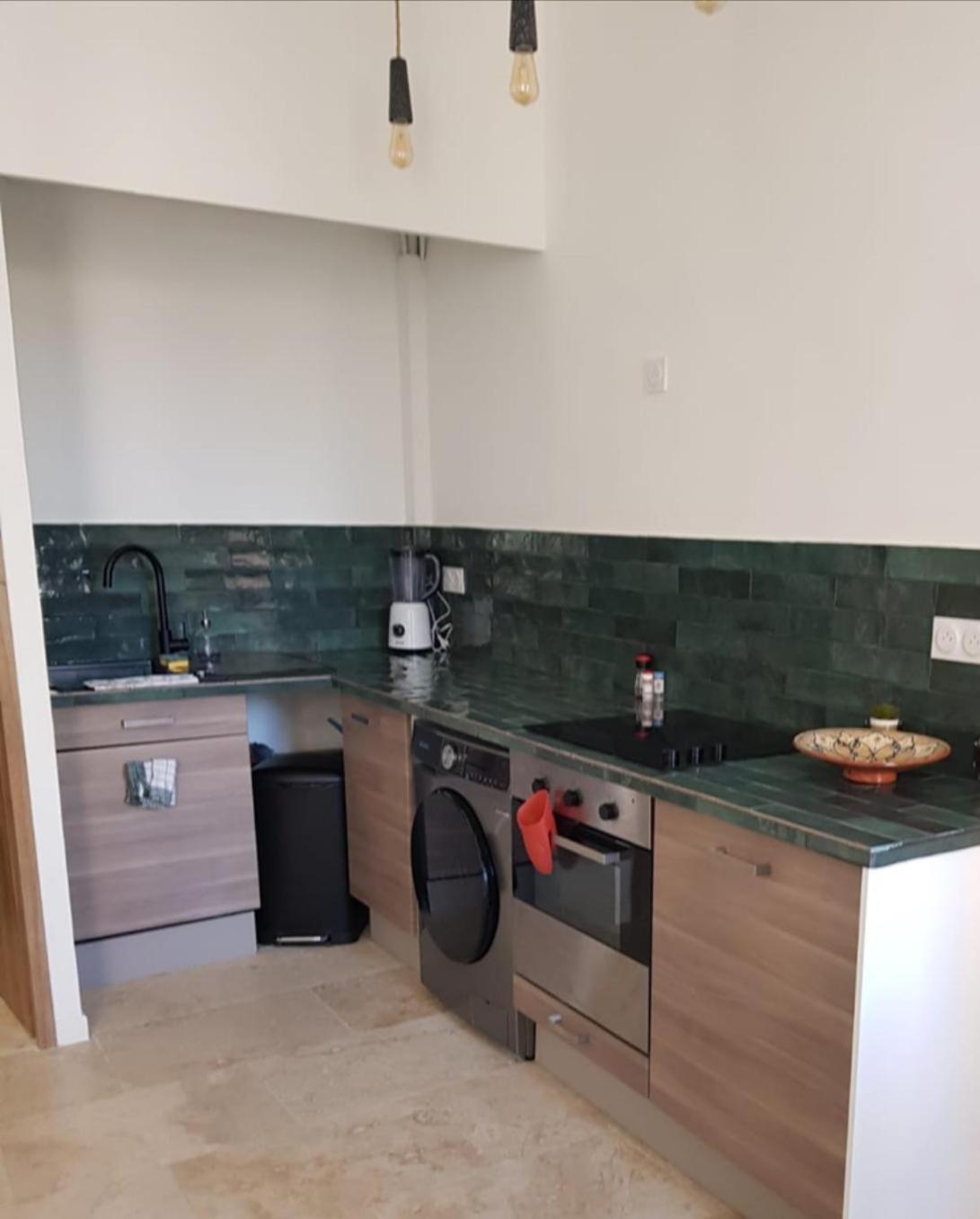 Apartment And Comfortable Studio, Near Train Station Marseille