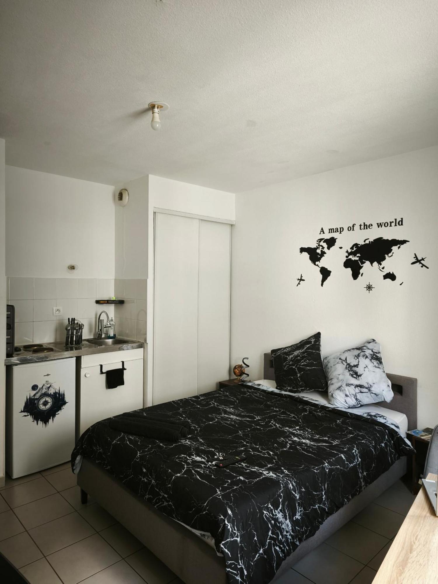 Cozy In Center Apartment