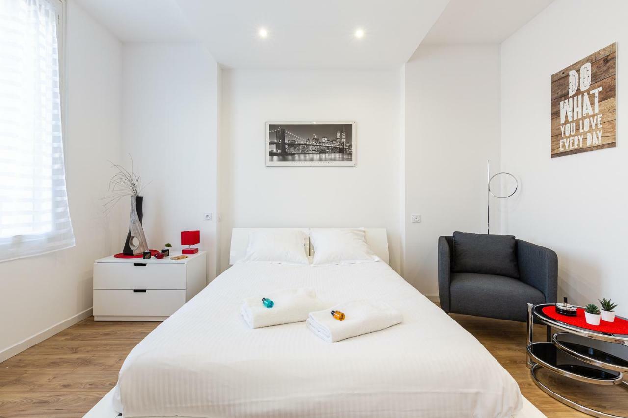 Misirlou -superbe Dans La Vieille Apartment *
