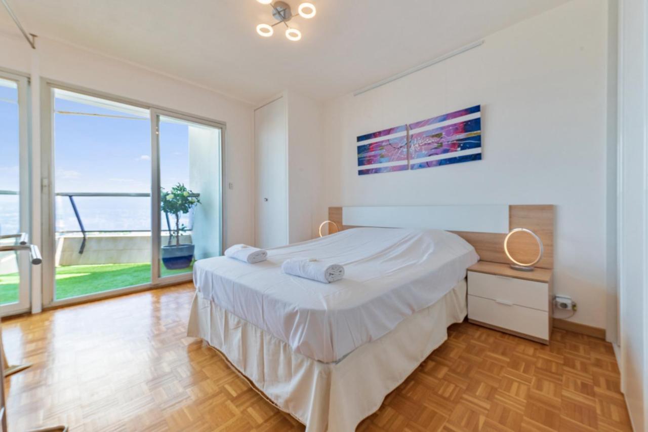 With Swimming-pool Balcony And Breathtaking View On Apartment Marseille