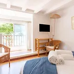 Cabine 56 - Comme Une Cabine De Bateau A L\'Entree Du Port