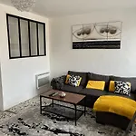 T3 Lumineux Dans Un Petit Immeuble,