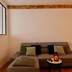 Chic And Nenwly Renovated Apartment - Central Location