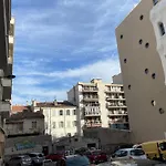 A L\'Air Libre, Perche Au Calme Et Au Soleil