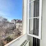 Grand Appartement Central - Trois Chambres - Les Freres De La Loc\'