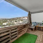 Room In Appartment With Seaview