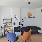 Chic And Modern Apt 5 Min From The Beach