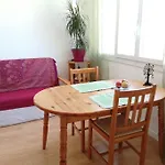 Bright Central Apartment Close To St Charles Station