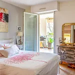 Nice Apartment In Marseille With Kitchen