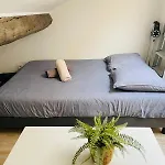 Joli Nid Douillet Au Vieux-Port