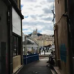 Joli Nid Douillet Au Vieux-Port