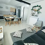 Villa Avec Piscine Et 3 Logements Ideale Groupe