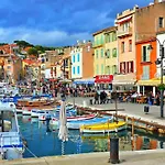 Maison Ensoleillee Au Milieu Des Pins Entre Marseille Et Cassis