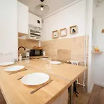 Appartement Tout Equipe 2 A 4 Couchages Au Coeur Du Vieux Port Panier