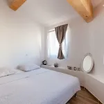 Alpinias Bed And Breakfast