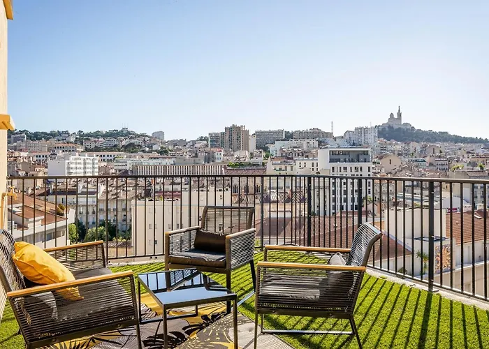 Marseille: Superbe Vue Sur Notre-Dame De La Garde