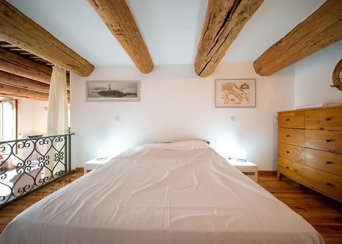 Air-Conditioned Loft In The Heart Of The Old Port